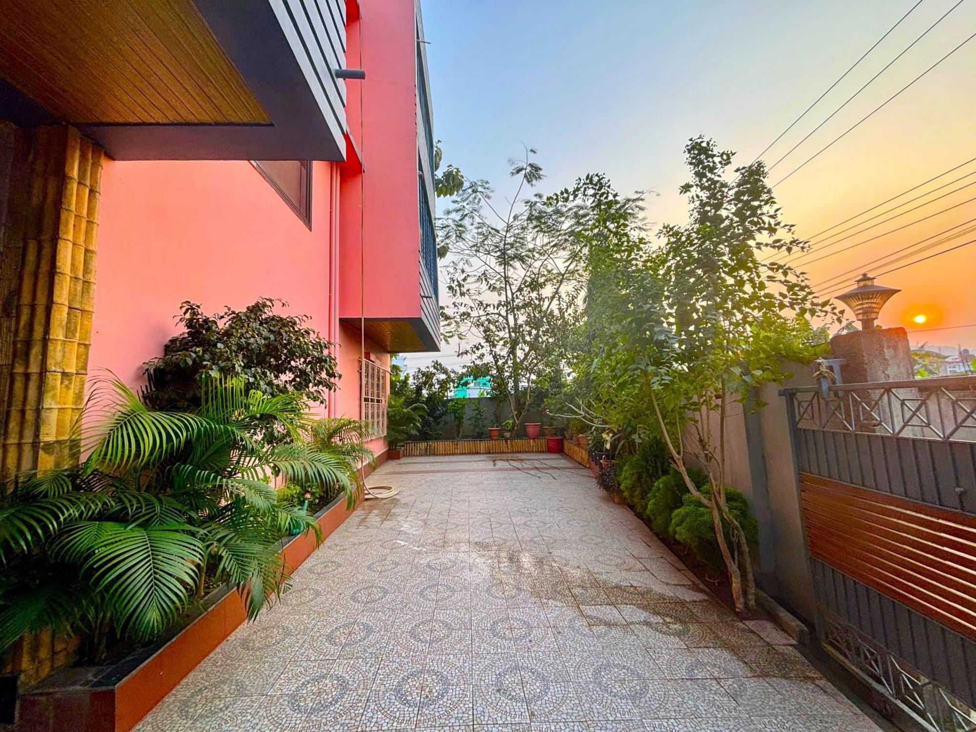 Krishna Shree Guest House Гувахати Екстериор снимка